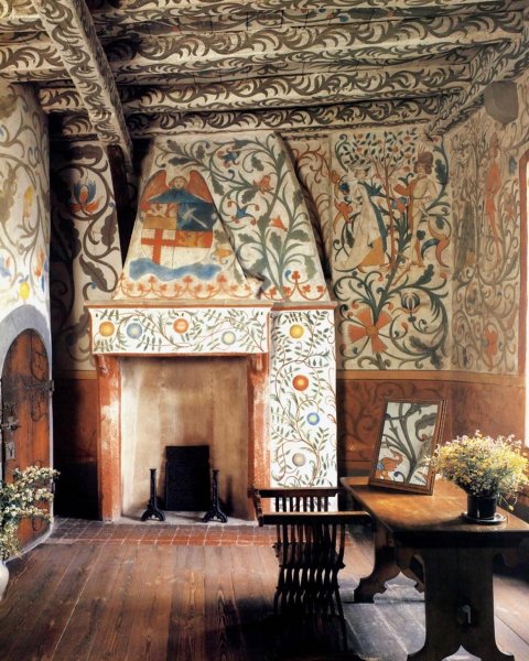 These 15th-century murals in Eltz Castle looks pretty fre...