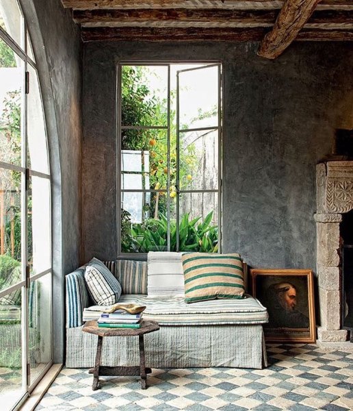 Perfect Corner to relax and read a book - thanks to roam....