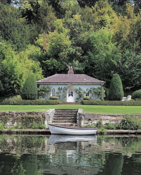 Clinging to Summer…

📍Boathouse at Cliveden House, Berksh...