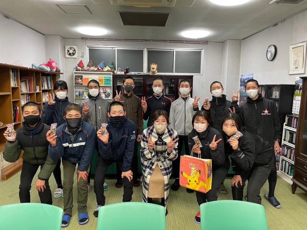 『今村聖奈と東京バナナ』
明日、G I初騎乗となるホープフルステークスにスカパラダイス号と挑む今村聖奈騎手が中山競...