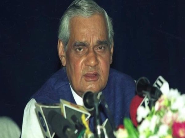 दल-दलदल और कमल से लेकर आदर्श पत्नी की खोज तक, अटल बिहारी वाजपेयी की हाजिरजवाबी के 5 किस्से