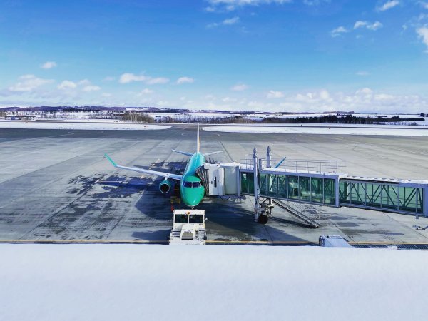 こんにちは、FDAです👋

本日は、女満別から名古屋へのチャーター便があり、貴重な女満別空港に駐機している #JA...