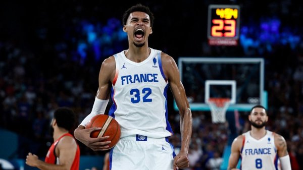 Basket aux JO 2024 : h&eacute;ro&iuml;que face au Canada, l'&eacute;quipe de France se qualifie pour les demi-finales