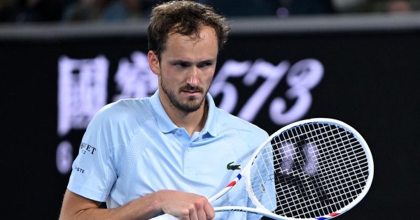 Open d’Australie : coup de tonnerre, Daniil Medvedev, finaliste l’an passé, sorti au 2e tour