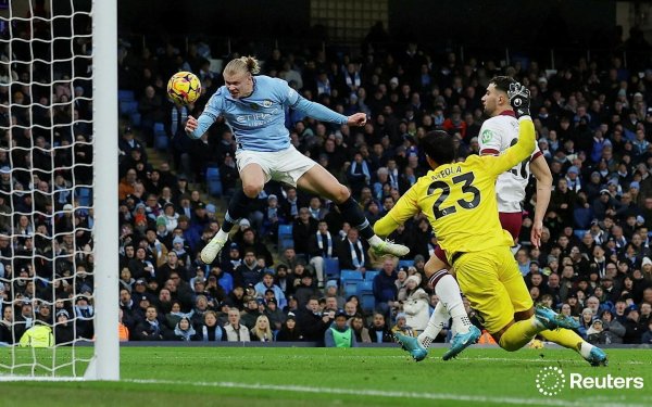 Football - Premier League - Manchester City v West Ham Un...