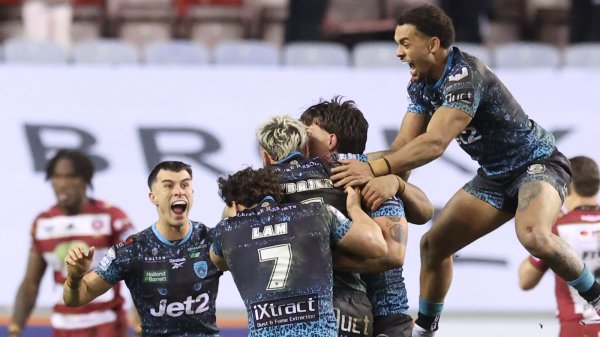 Wigan Warriors 0-1 Leigh Leopards: Gareth O'Brien's dramatic golden point drop goal seals historic victory in season opener