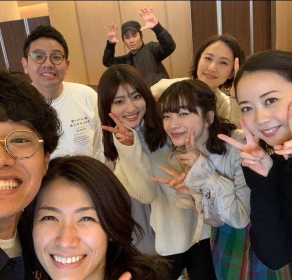 本当にみんな仲良し(＊´･д･)(･д･｀＊)
てか亜生と瀧内さん近くない？‪w
毎熊さんはどんなポーズなのかなぁ...