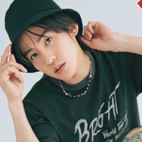 オハめめ🖤
今日も一日頑張りましょう♡

#snowman #スノ担 #大人スノ担 ##最新で最強で最スノで#綴れ...