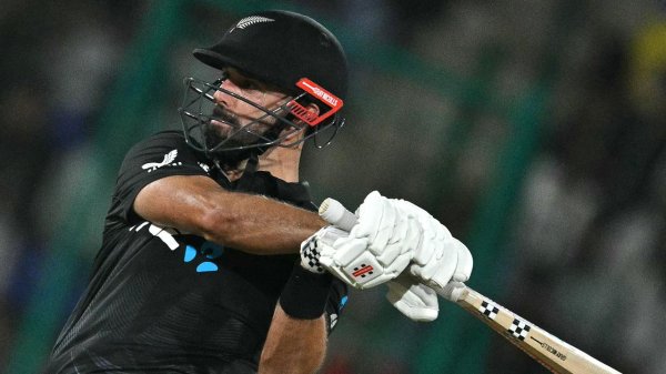 Clinical New Zealanders thump Pakistan to win tri-nations final