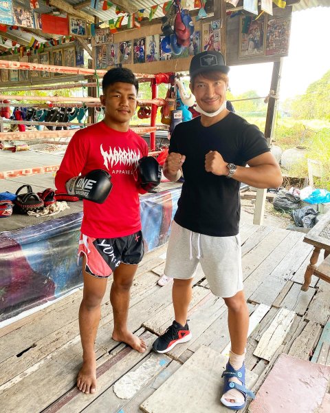 ムエタイ世界チャンピオンのロッタンと撮影して来ました！

格闘技ファンにはたまらないインタビューをたくさんして来た...