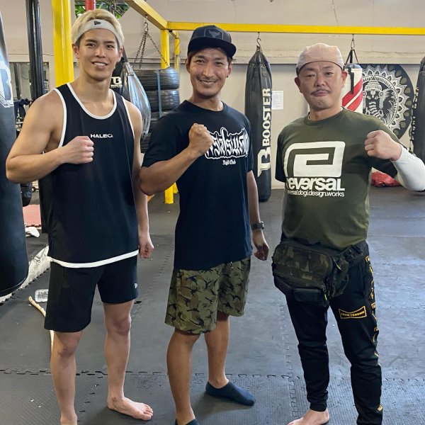 那須川会長と白鳥大珠選手とロンポージムにて💪

会長に大ファンって言ってもらえて嬉しいし白鳥選手まじイケメン過ぎる...