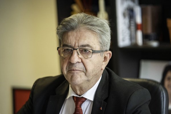 Jean-Luc Mélenchon défend Rima Hassan après son expulsion d’Israël et tacle Jordan Bardella