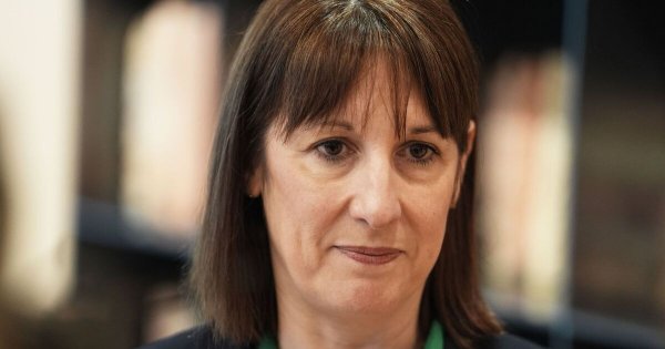 Rachel Reeves sent 'urgent' warning over huge threat to your pension