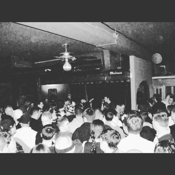 Maui Waui playing a hometown show circa 2009 #tbt #cjwell...