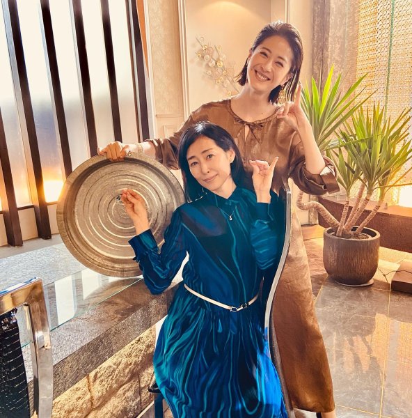 小指の
伝染〜

#やんごとなき一族
#松本若菜　ちゃん
#現場は
#笑顔に溢れてます

こないだの動画も
ぶっつ...