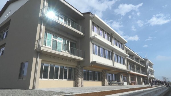 コストコ進出などで子育て世帯増加➡児童増➡小学校が新校舎に　山梨・南アルプス市 | 山梨のニュース | ＵＴＹテレビ山梨