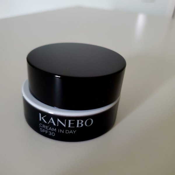 【黒カネボウ】冬の日焼け止めと化粧下地にもなる朝用クリームが極上の使い心地です | LEE