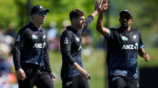 New Zealand prevail in another last-over thriller