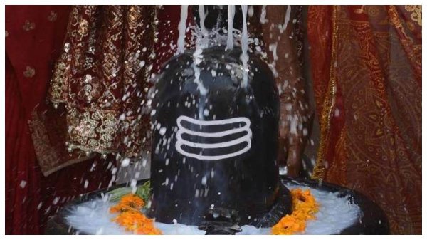 Sawan 2023 क्या शिवलिंग पर चढ़ाया जल पीना शुभ होता है जानिए क्या कहता है शिव पुराण - sawan 2023 according to shiv puran should we drink water offered on shivling